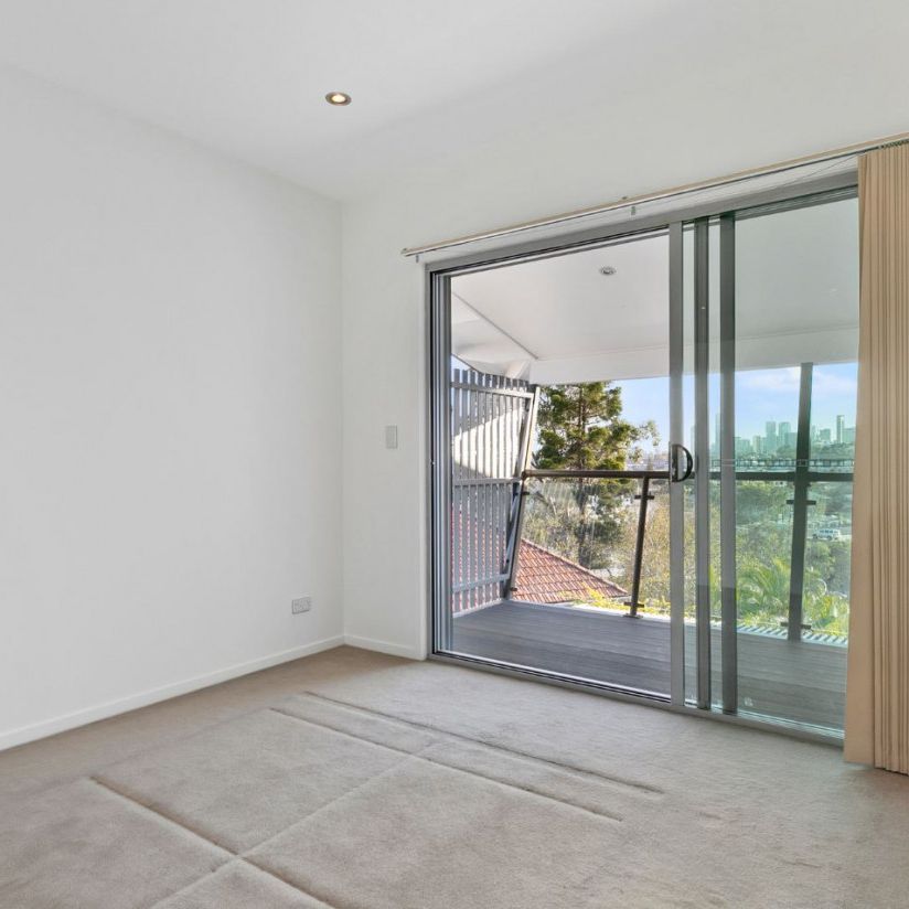 Great Location, City Views - Photo 1