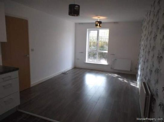 2 bedroom property to rent in Addlestone - Photo 1