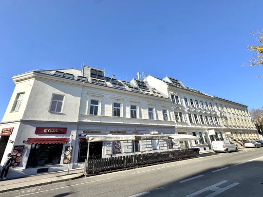 Hochwertige Dachgeschosswohnung mit Terrasse sowie Klimaanlage - Erstbezug - Unbefristet - Photo 1