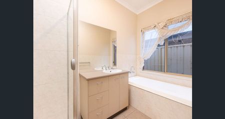 Huge Family Home - Photo 4