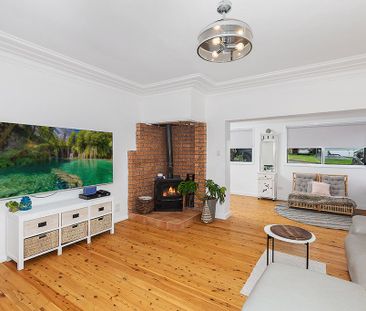 FILLED WITH STYLE AND SPACE - Photo 2