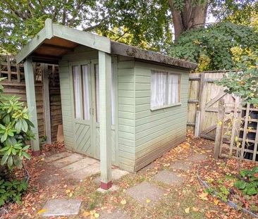 Woking, Surrey, GU21 - Photo 2