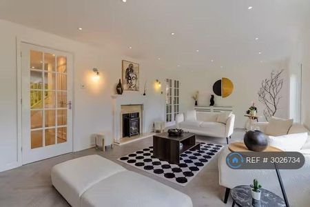 4 bedroom detached house to rent - Photo 3
