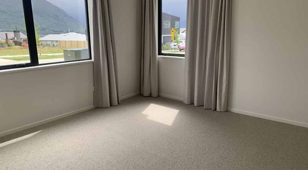 Brand New Stunning Wanaka Rental Home - Photo 1