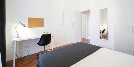 Calle de Fuencarral, Madrid, Community of Madrid 28004 - Foto 2