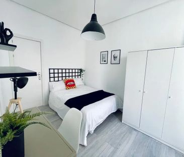 Calle del Divino Pastor, Madrid, Community of Madrid 28004 - Photo 2