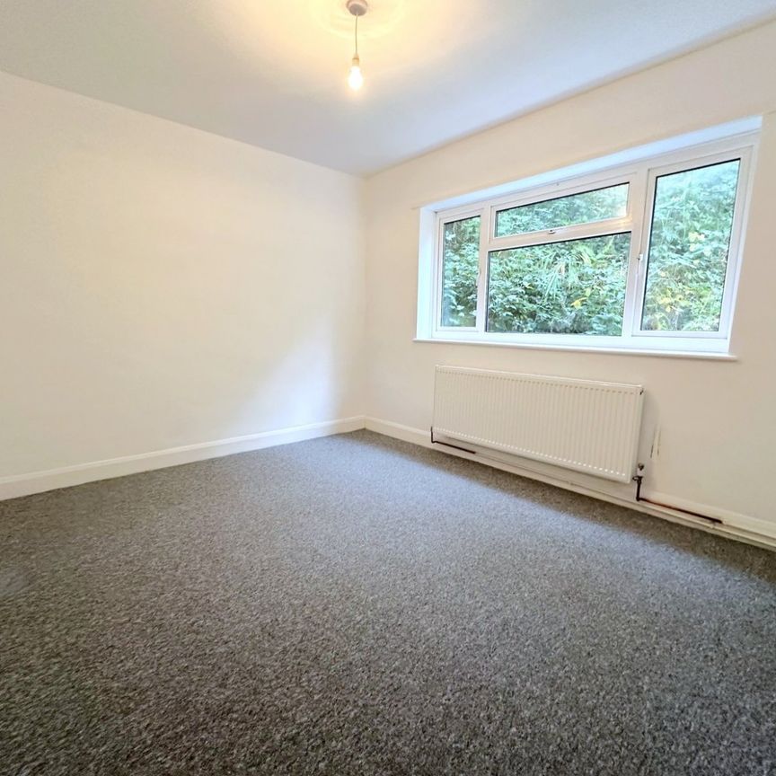 A 2 Bedroom Ground Floor Flat Instruction to Let in - Photo 1