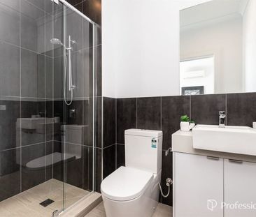 33 Burns Avenue, Clayton South, Vic 3169 - Photo 1