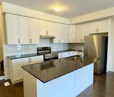 Condo Townhouse For Lease | N9195068 - Photo 5