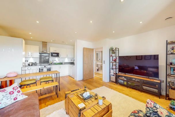 1 Bed Flat, Commerell Street, SE10 - Photo 1