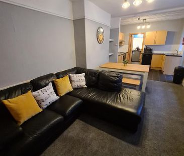 2 bedroom flat to rent - Photo 6