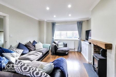 3 bedroom semi-detached house to rent - Photo 2