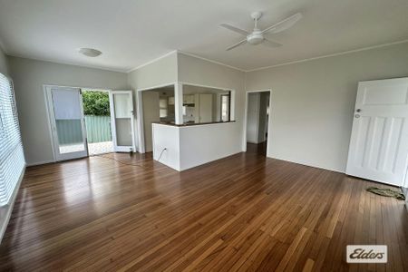 Light and airy 3 bedda, Walk to Hospital. - Photo 2