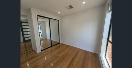 Charming Low-Maintenance Unit in a Quiet Location - Photo 2