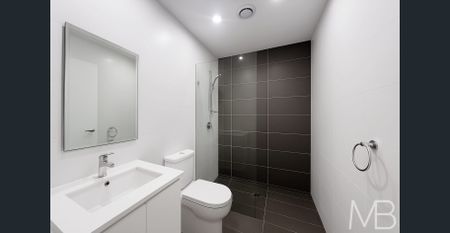 MODERN ELEGANCE MEETS CITY CONVENIENCE - Photo 4