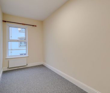 A 1 Bedroom Flat in Fairview GL52 2JU - Photo 3