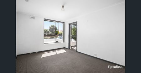 GROUND FLOOR, EXCELLENT LOCATION - Photo 2