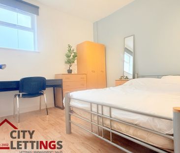 4 Bedroom Mid Terraced House - Photo 6