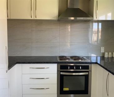 3 Bedroom Brick and Tile! - Photo 1