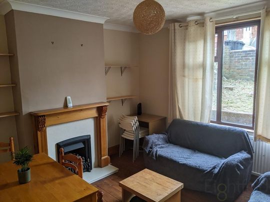 4 bedroom terraced house to rent - Photo 1