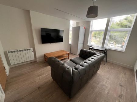 3 bed Apartment for Rent - Photo 2