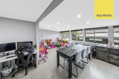 Modern 3-Bedroom Home in prime location - Photo 2