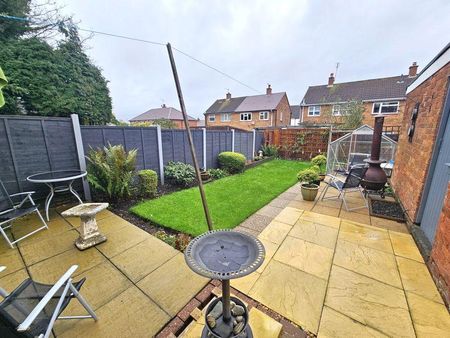 2 bedroom semi-detached house to rent - Photo 3