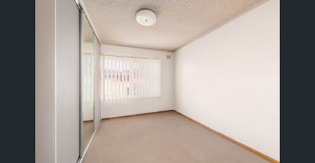 Bright & Spacious - Photo 3