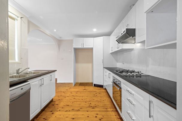 15 Wentworth St, Leura NSW 2780 - House For Rent | Domain - Photo 1