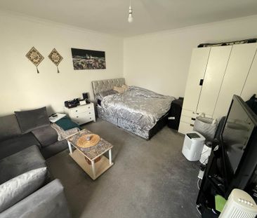 Brybur Close, Reading - Photo 2