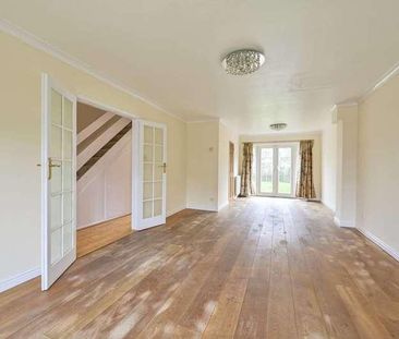 Avenue Road, Raynes, SW20 - Photo 1