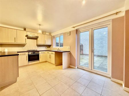 3 bedroom terraced house to rent - Photo 5