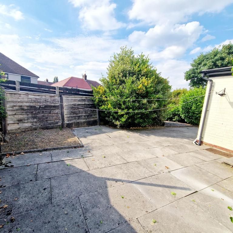 3 bedroom semi-detached house to rent - Photo 1