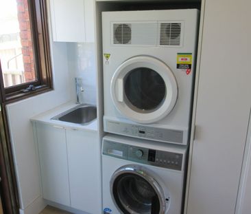 Upmarket Townhouse - Photo 5