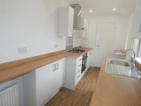 3 bedroom terraced house to rent - Photo 4