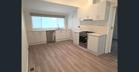 Charming 2-Bedroom Home in Prime Niddrie Location - Photo 2