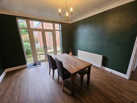 3 bed Detached - To Let - Photo 3