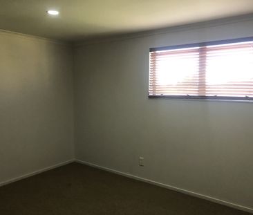 Check out this great three bedroom townhouse! - Photo 6