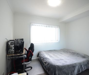 Light Filled 1 Bedroom Unit&excl; Walk to the Station&excl; - Photo 1