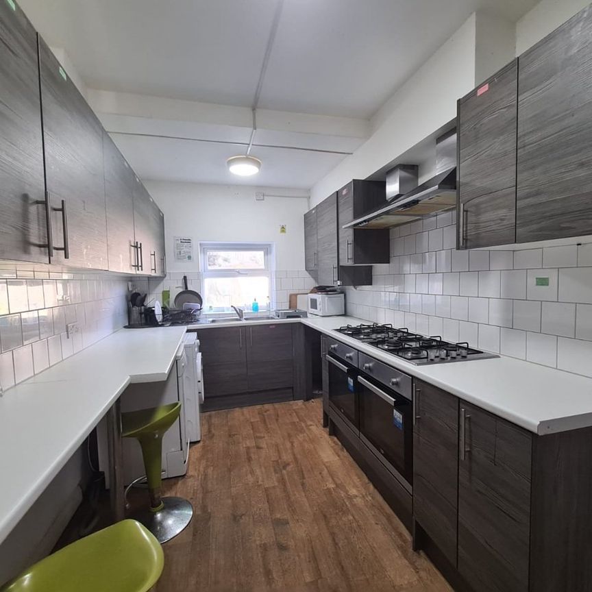 Room in a Shared House, Woodside Road, SO17 - Photo 1