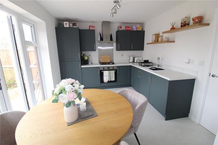 2 bedroom semi-detached house to rent - Photo 5