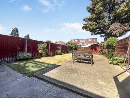 Central Avenue, Hounslow, TW3 2RJ - Photo 2