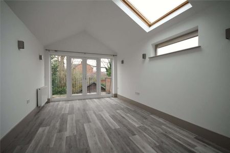 A beautifully presented first floor refurbished apartment in the heart of Marlow town centre. - Photo 5