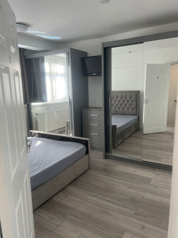 1 bedroom in a house share to rent - Photo 3