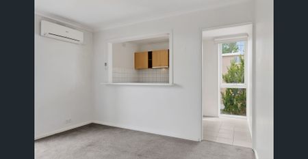 Stylish Living in the Heart of South Yarra - Photo 4