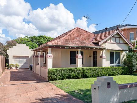 Charming Three-Bedroom Home in Brighton Le Sands - Photo 2