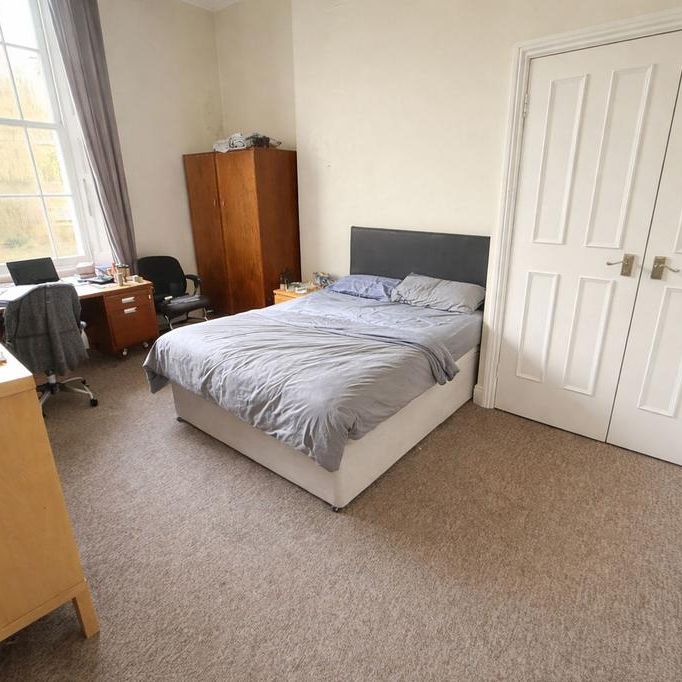 4 bedroom property to rent - Photo 1