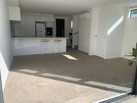 Chic 2BR Townhouse in Titahi Bay - Photo 5