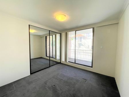 VIBRANT INNER CITY LIVING WITH CAR SPACE! - Photo 2