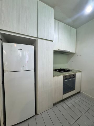 Affordable 2 Bedroom Living in Docklands - Photo 5